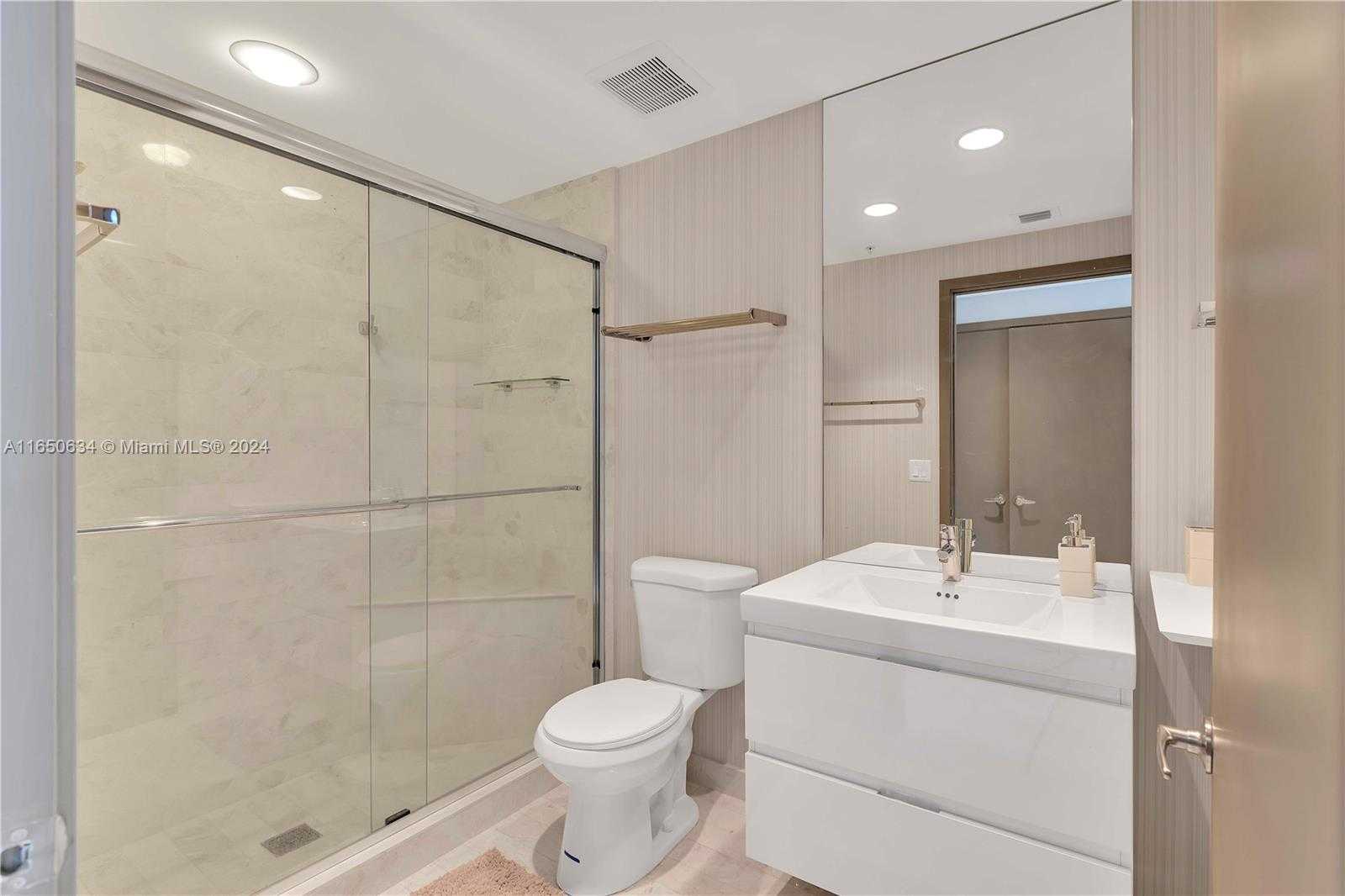 Small Image of 17111 BISCAYNE BLVD #1709, North Miami Beach Number 25
