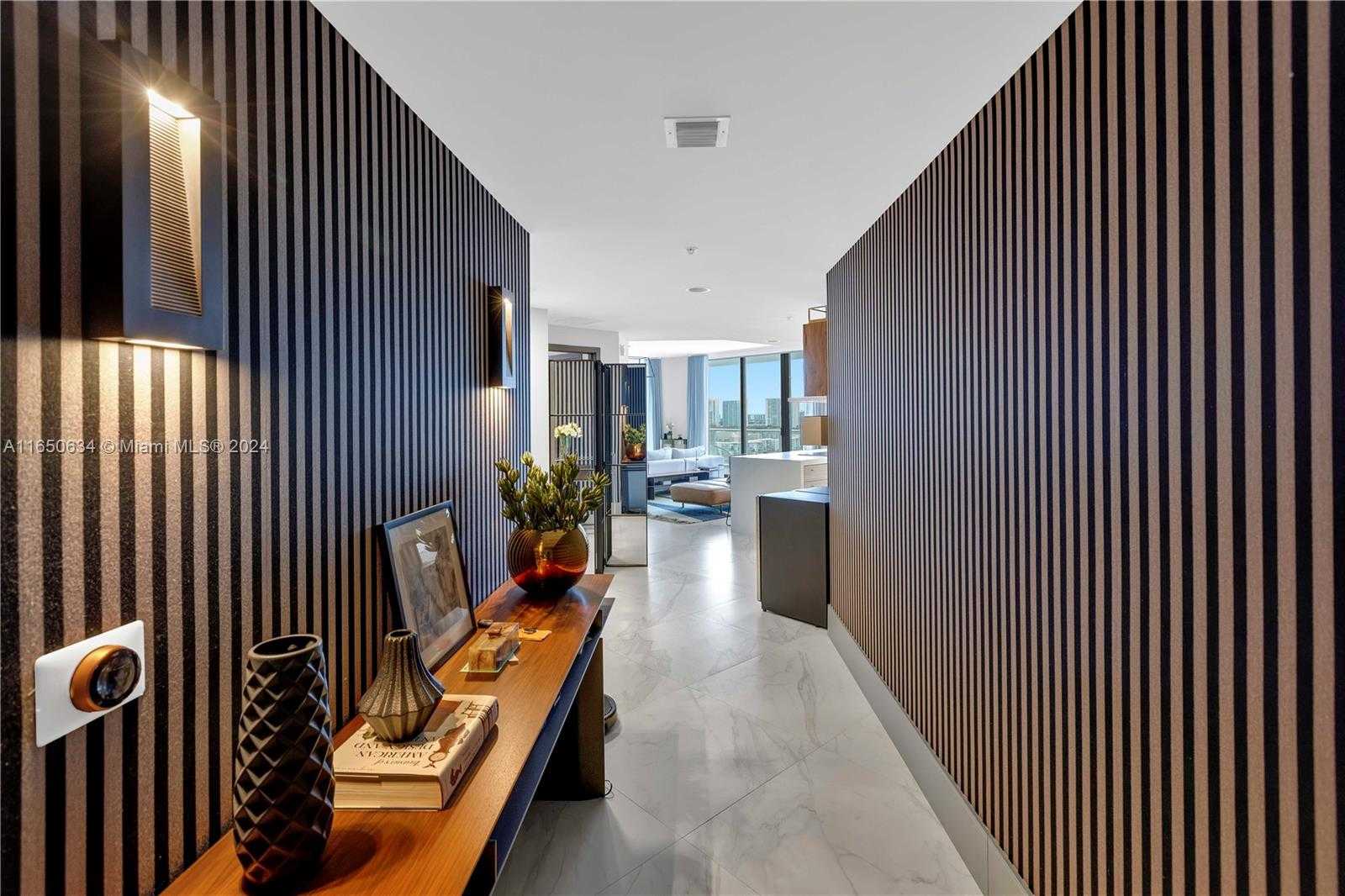 Small Image of 17111 BISCAYNE BLVD #1709, North Miami Beach Number 3