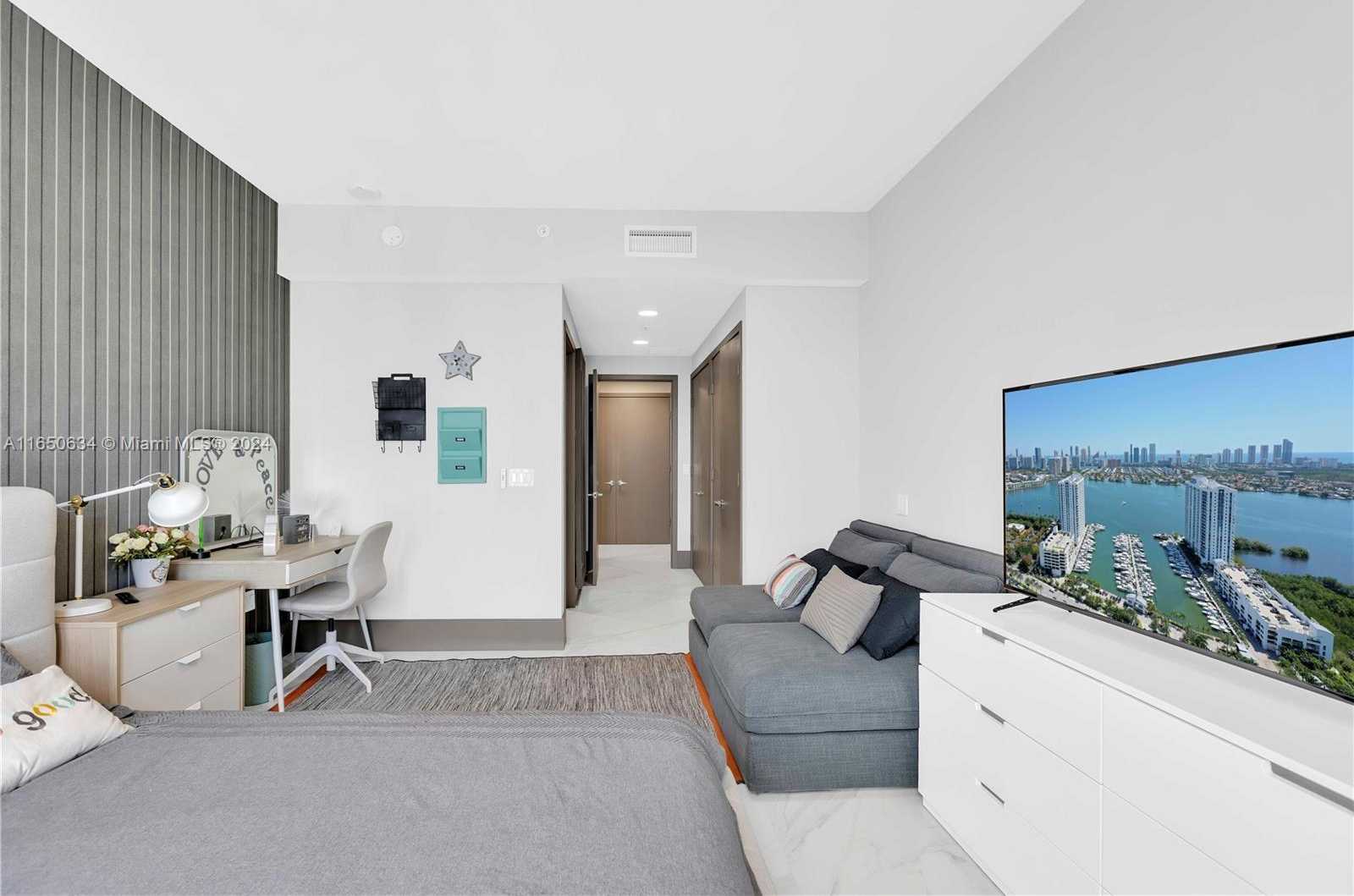 Small Image of 17111 BISCAYNE BLVD #1709, North Miami Beach Number 31