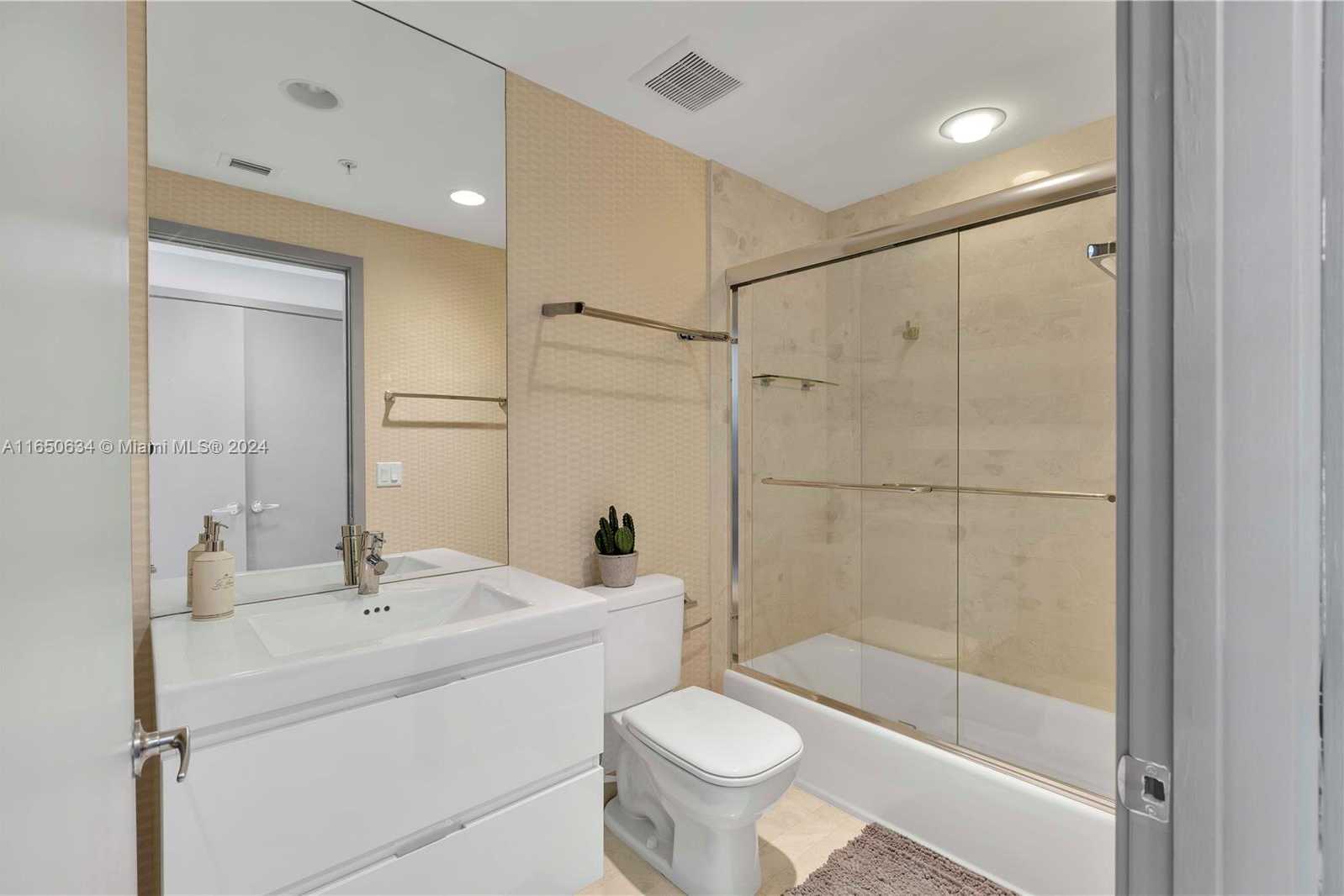 Small Image of 17111 BISCAYNE BLVD #1709, North Miami Beach Number 32