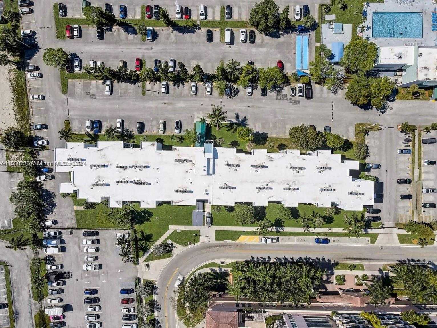 Small Image of 17560 ATLANTIC BLVD #112, Sunny Isles Beach Number 11