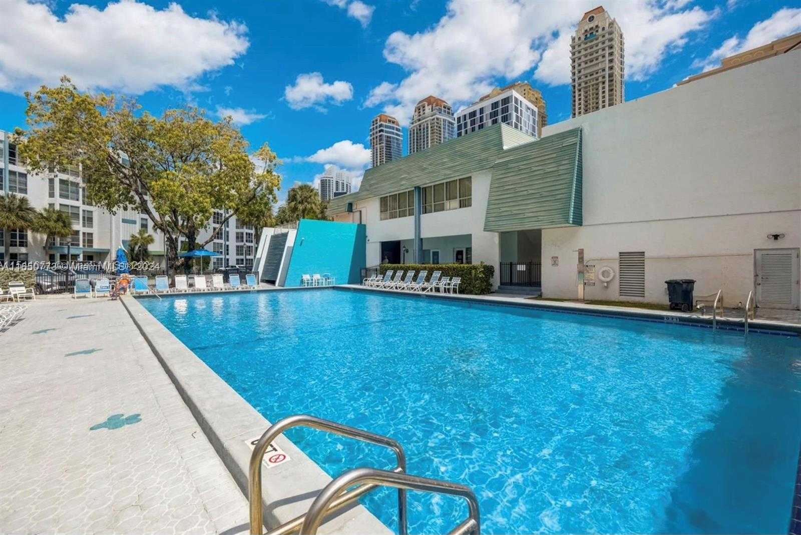 Small Image of 17560 ATLANTIC BLVD #112, Sunny Isles Beach Number 14