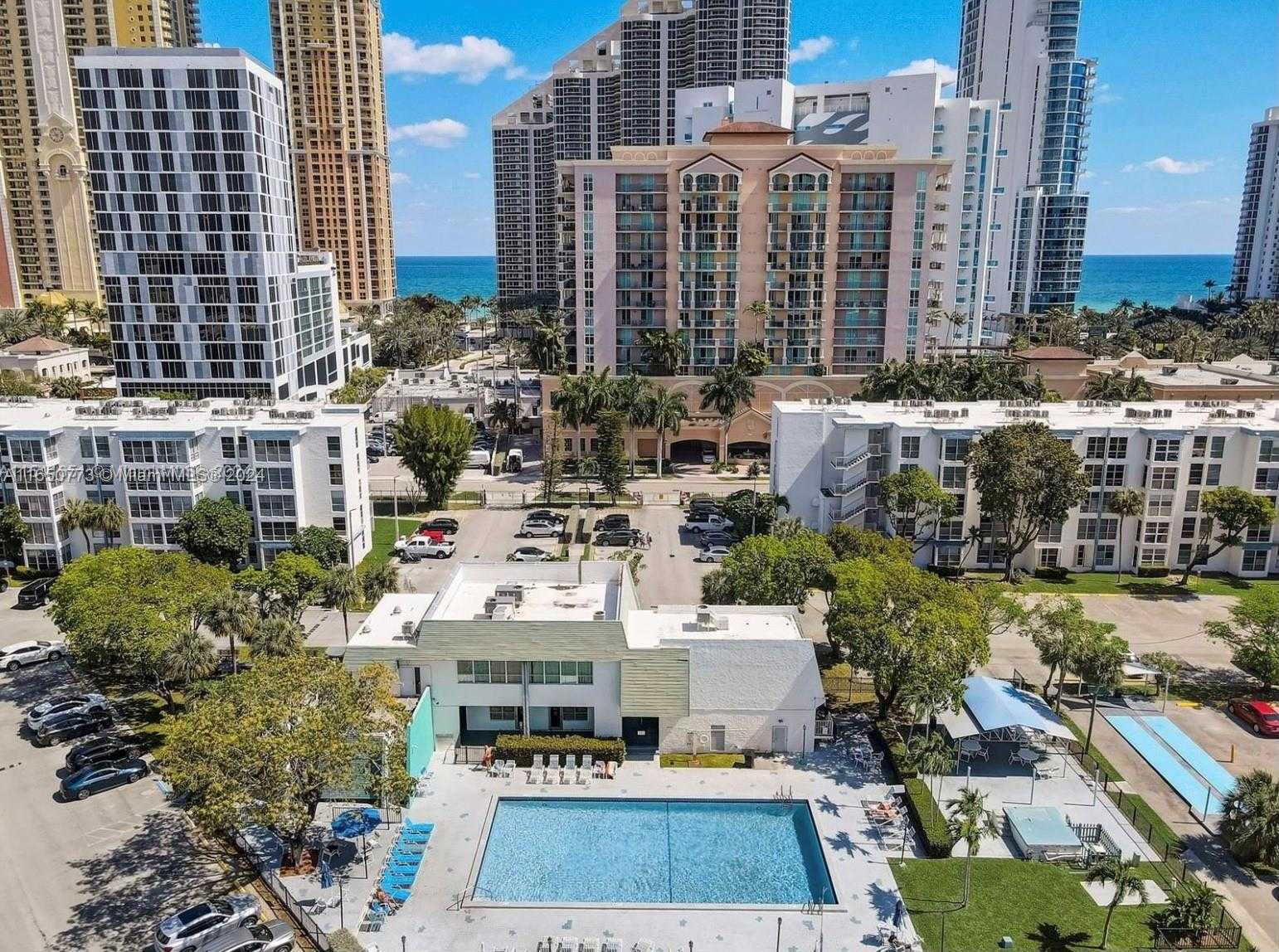Small Image of 17560 ATLANTIC BLVD #112, Sunny Isles Beach Number 5