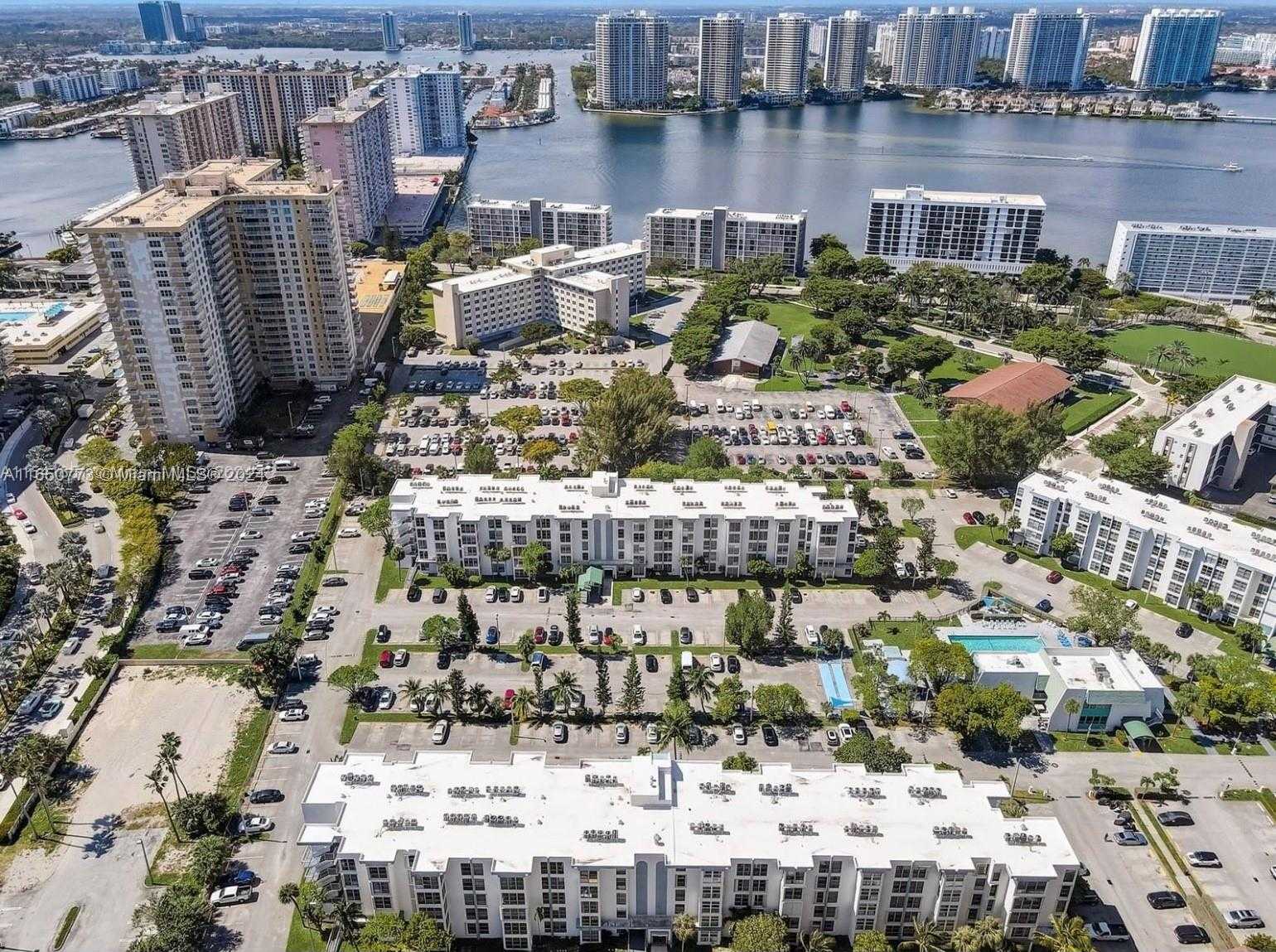 Small Image of 17560 ATLANTIC BLVD #112, Sunny Isles Beach Number 6