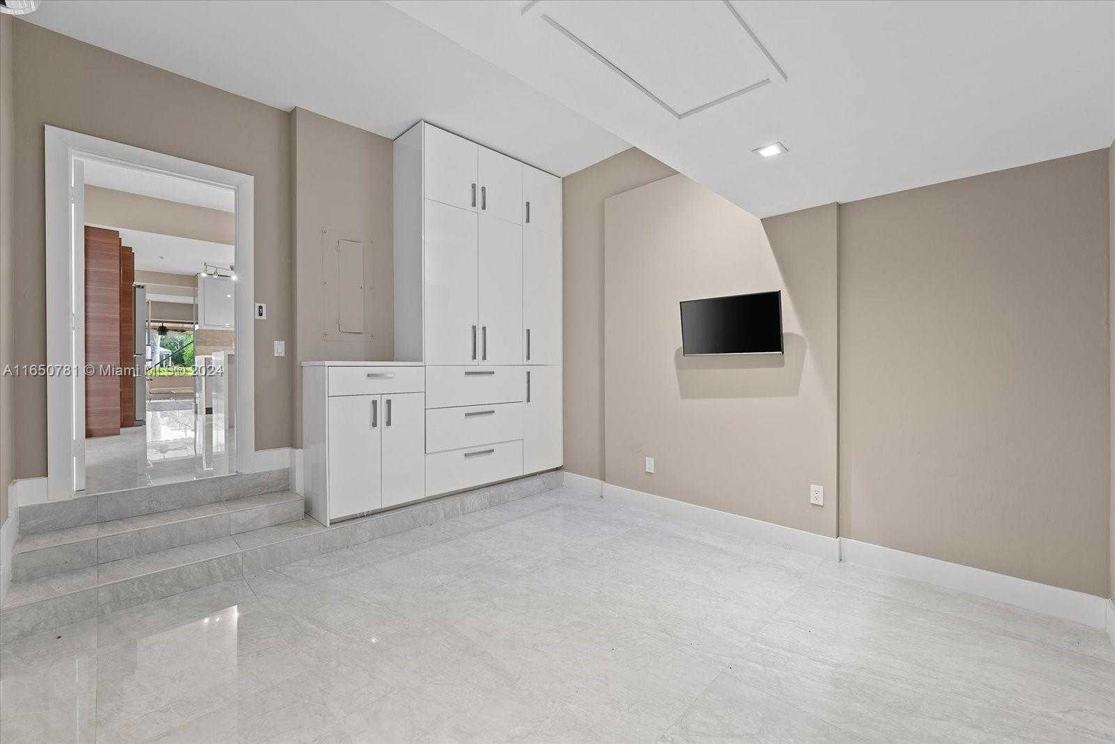 Small Image of 3602 YACHT CLUB DR #405, Aventura Number 16