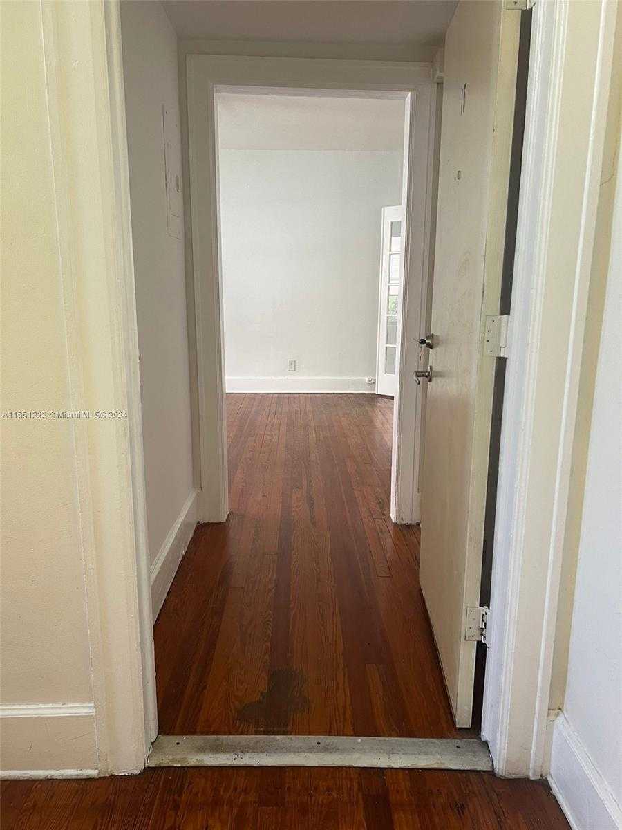 Small Image of 754 MERIDIAN AVE #15, Miami Beach Number 10