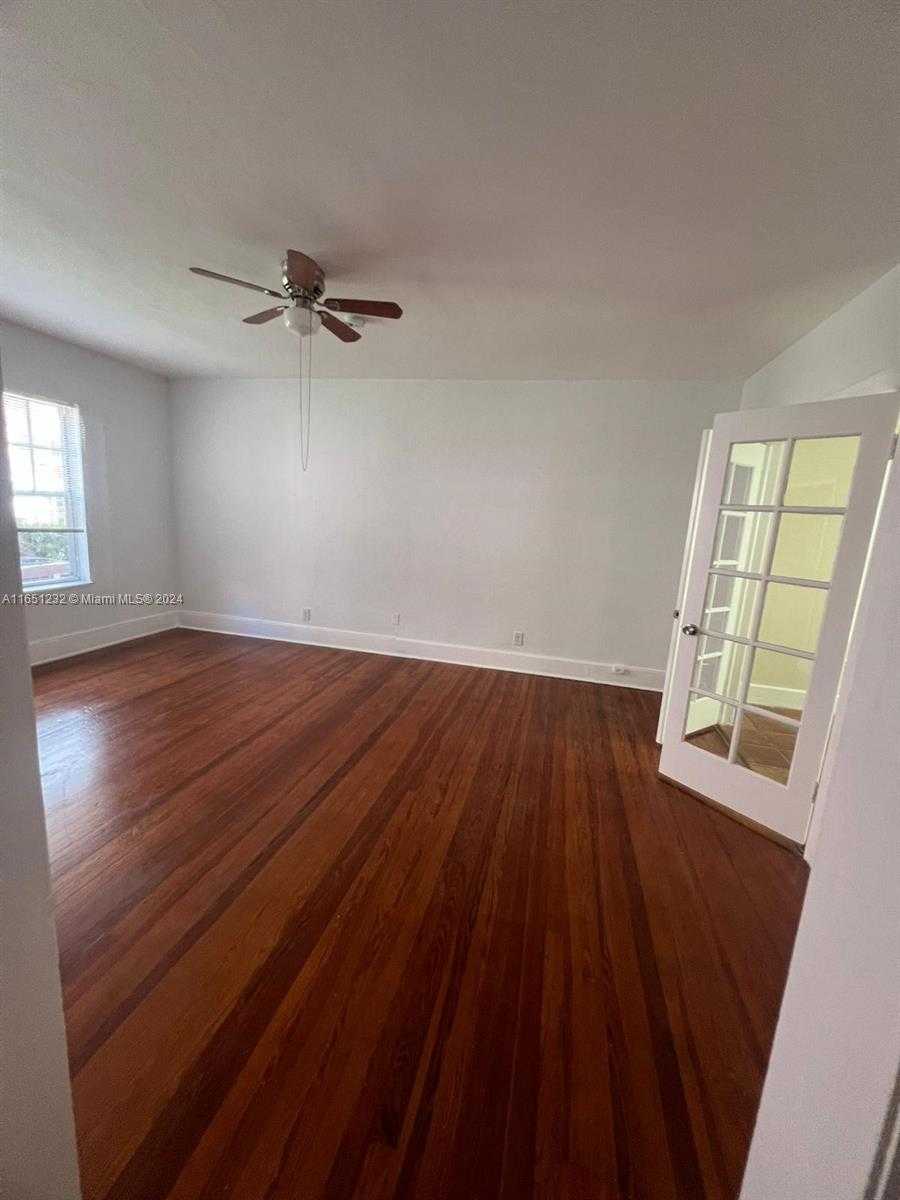 Small Image of 754 MERIDIAN AVE #15, Miami Beach Number 11