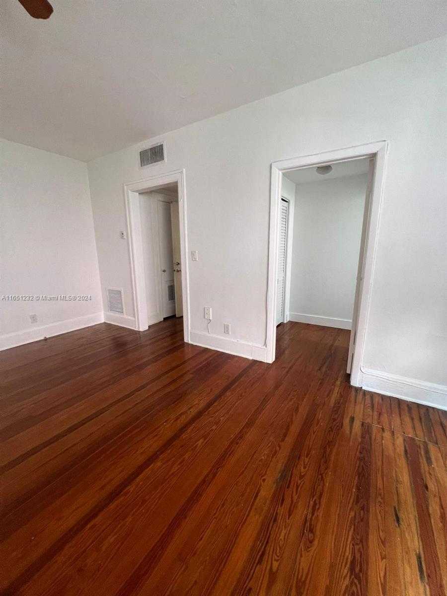 Small Image of 754 MERIDIAN AVE #15, Miami Beach Number 12