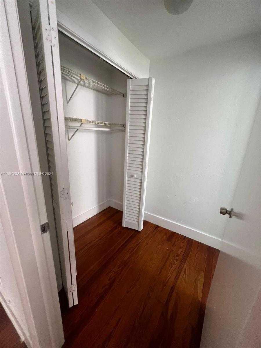 Small Image of 754 MERIDIAN AVE #15, Miami Beach Number 13