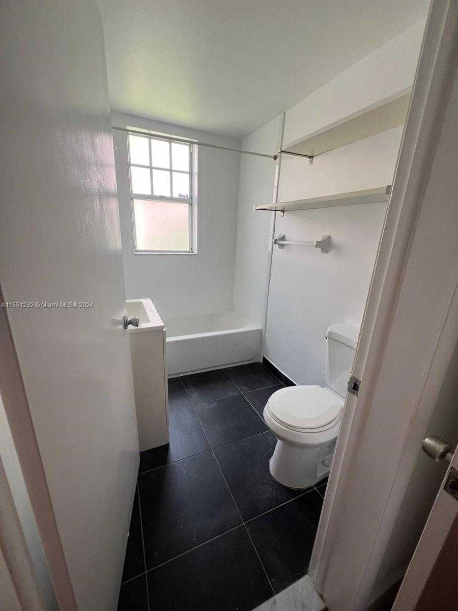 Small Image of 754 MERIDIAN AVE #15, Miami Beach Number 14