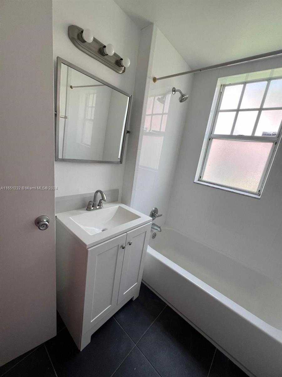 Small Image of 754 MERIDIAN AVE #15, Miami Beach Number 15