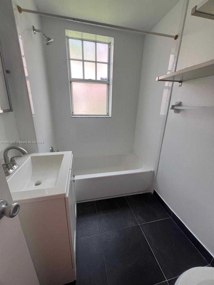 Small Image of 754 MERIDIAN AVE #15, Miami Beach Number 16