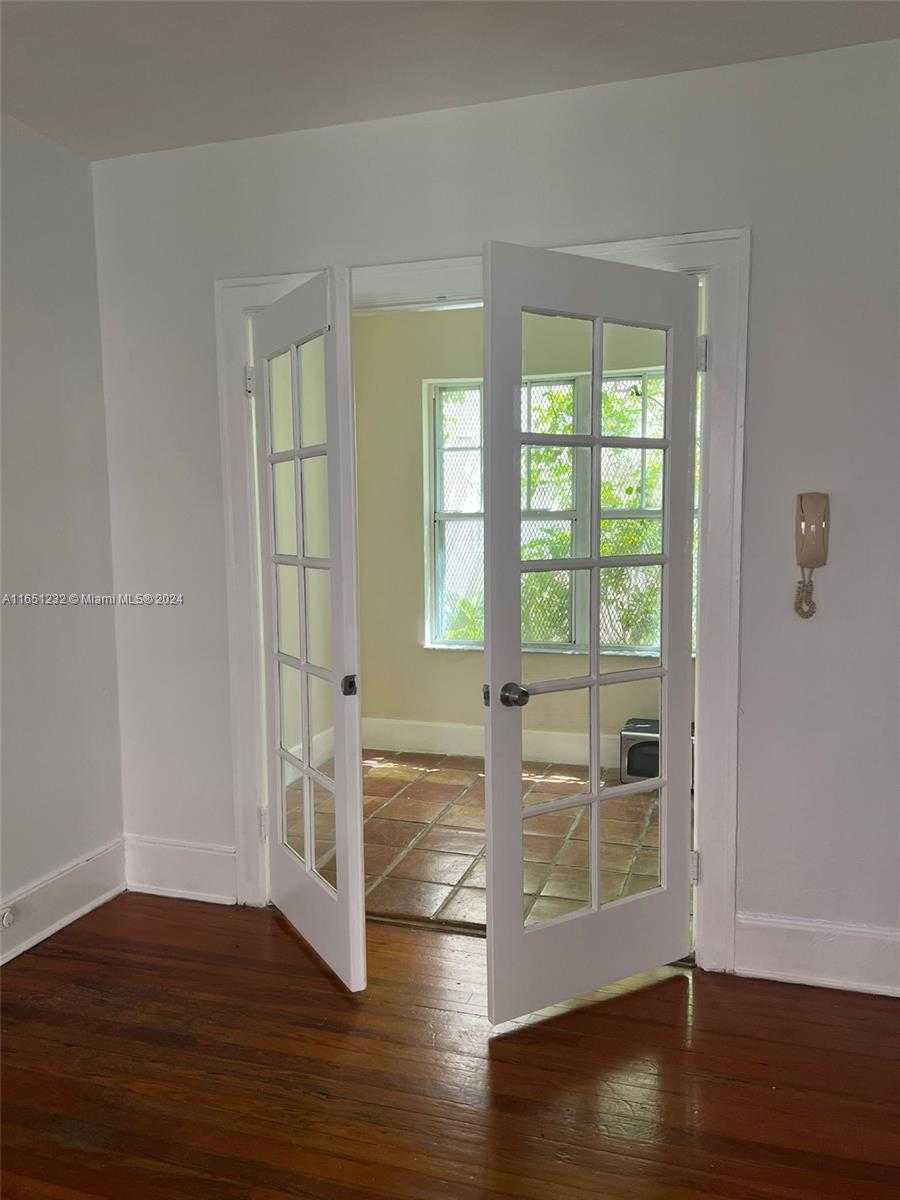 Small Image of 754 MERIDIAN AVE #15, Miami Beach Number 3