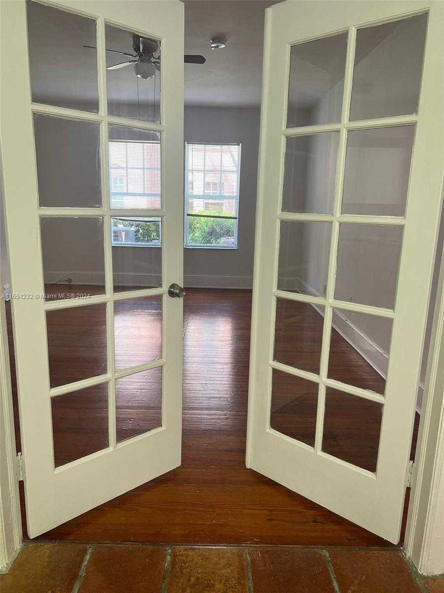 Small Image of 754 MERIDIAN AVE #15, Miami Beach Number 4