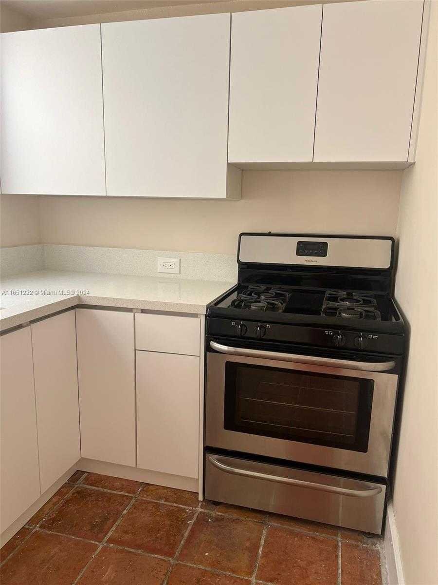 Small Image of 754 MERIDIAN AVE #15, Miami Beach Number 7