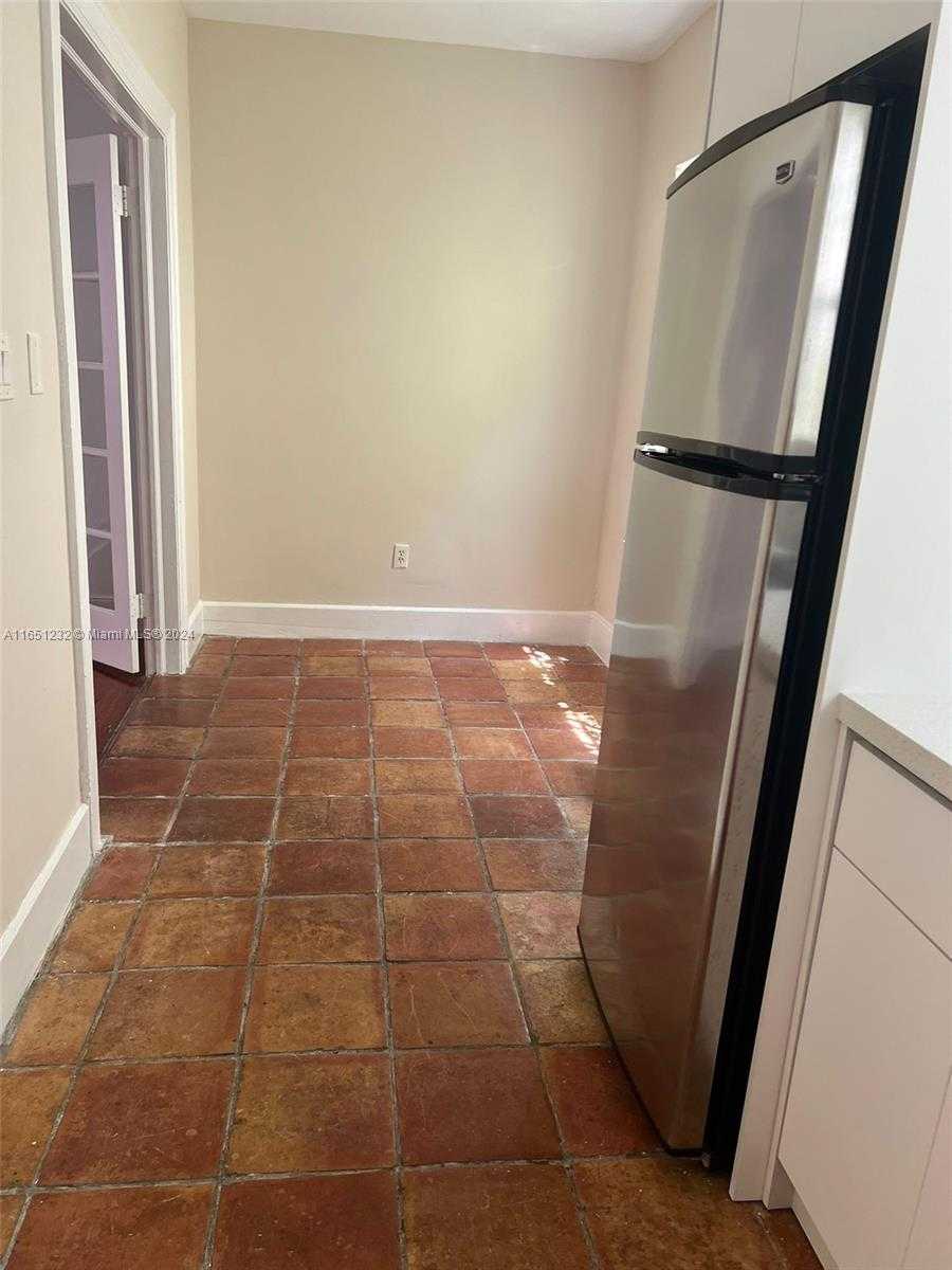 Small Image of 754 MERIDIAN AVE #15, Miami Beach Number 8