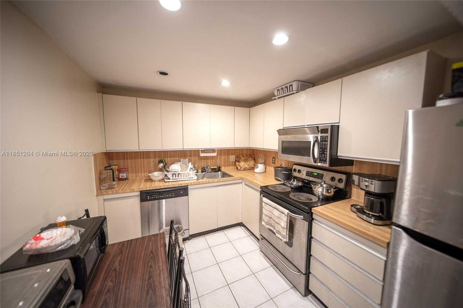 Small Image of 2500 PARKVIEW DR #517, Hallandale Beach Number 21