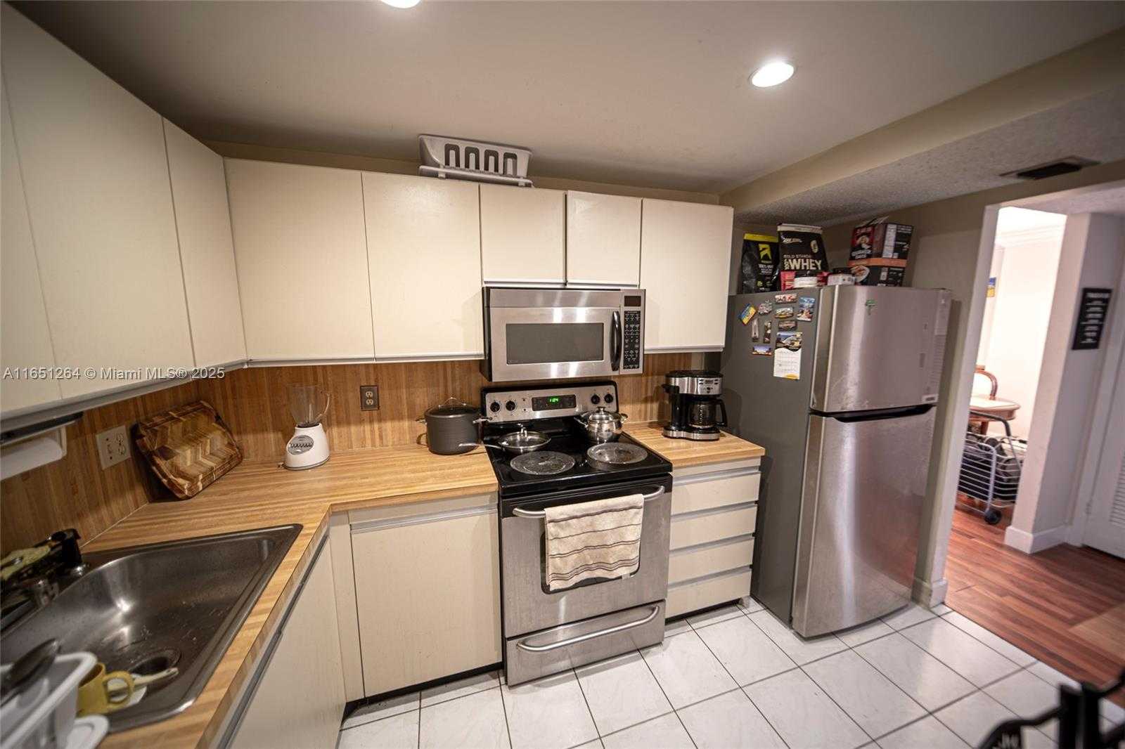 Small Image of 2500 PARKVIEW DR #517, Hallandale Beach Number 22