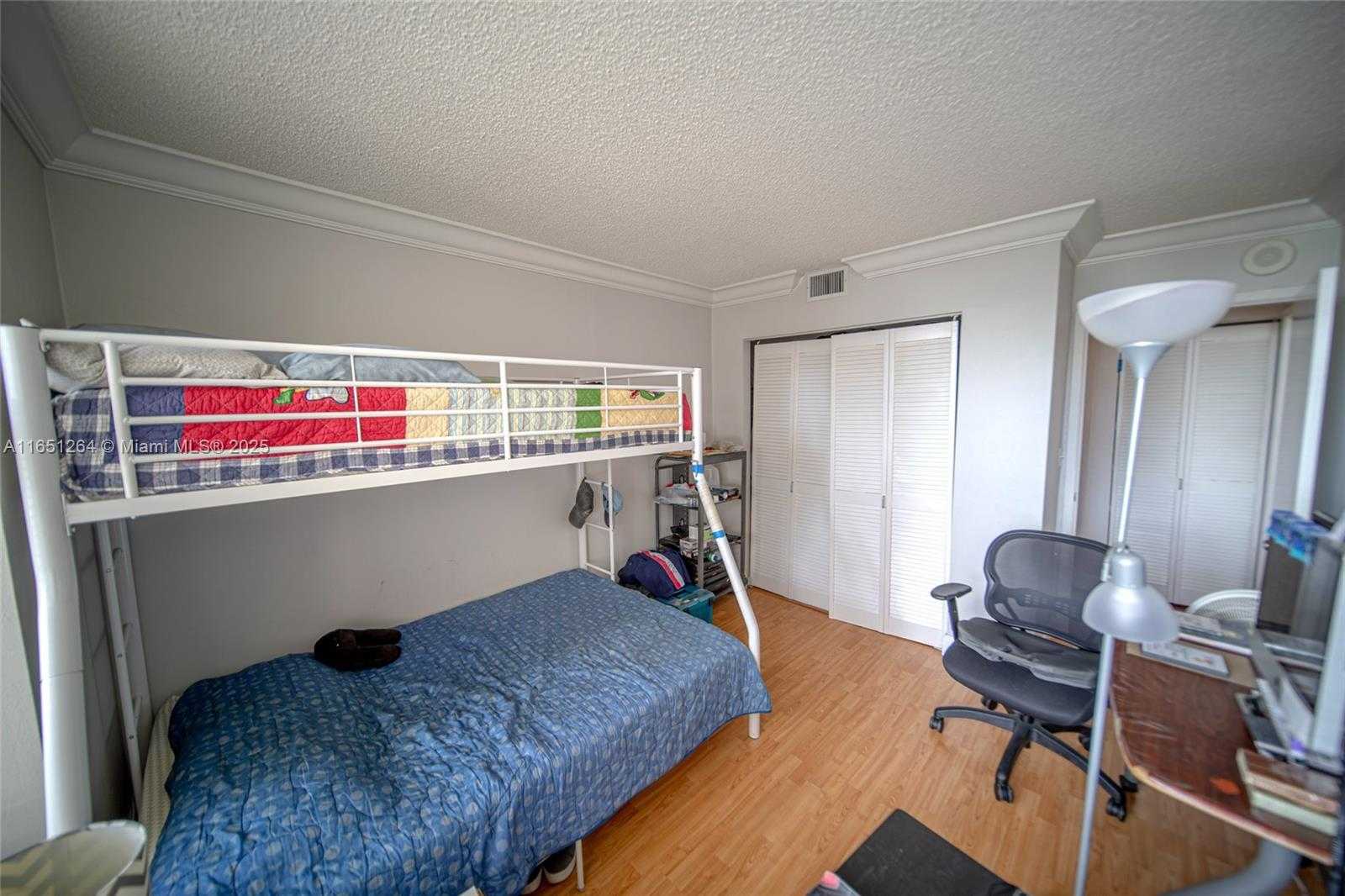 Small Image of 2500 PARKVIEW DR #517, Hallandale Beach Number 23