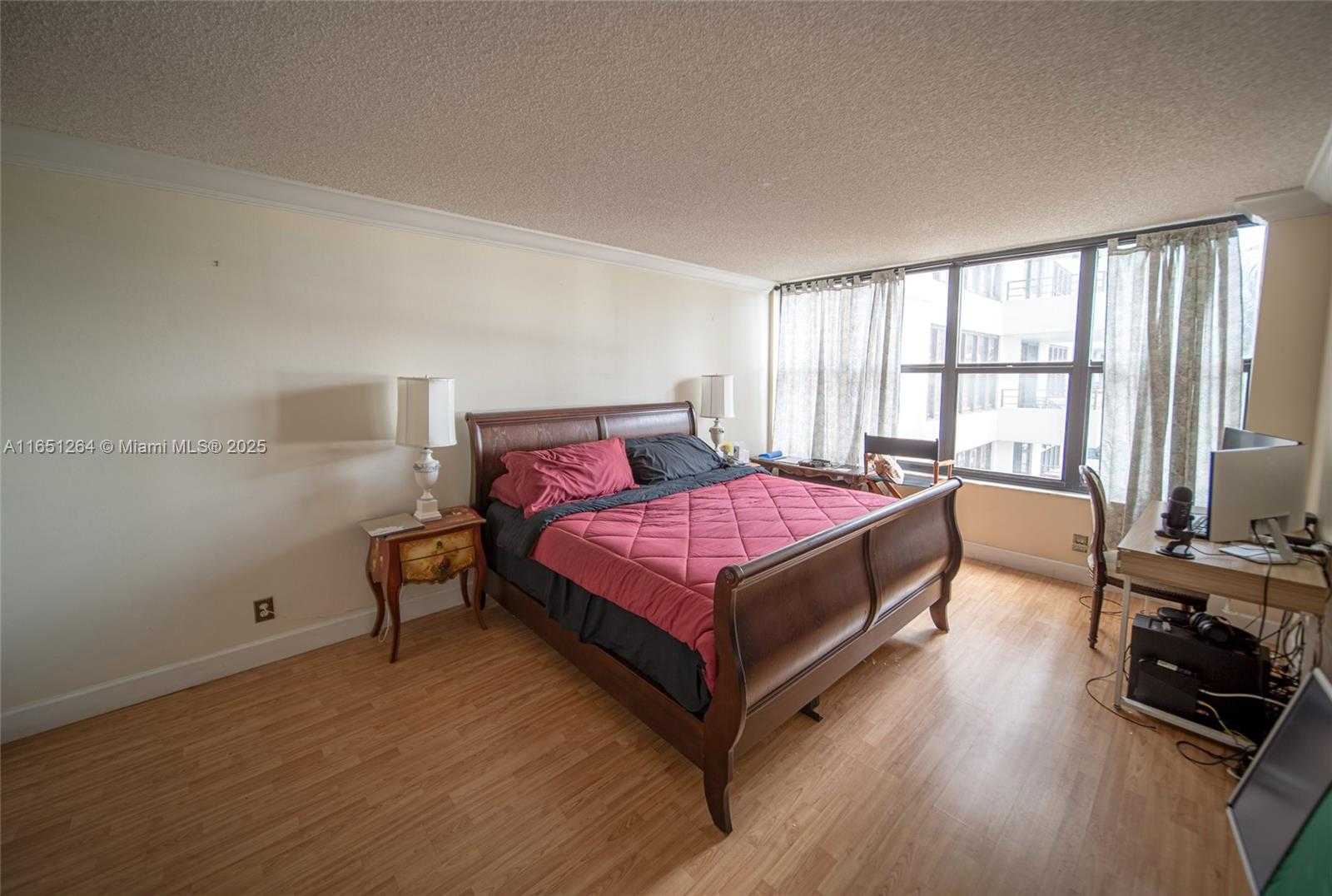 Small Image of 2500 PARKVIEW DR #517, Hallandale Beach Number 24
