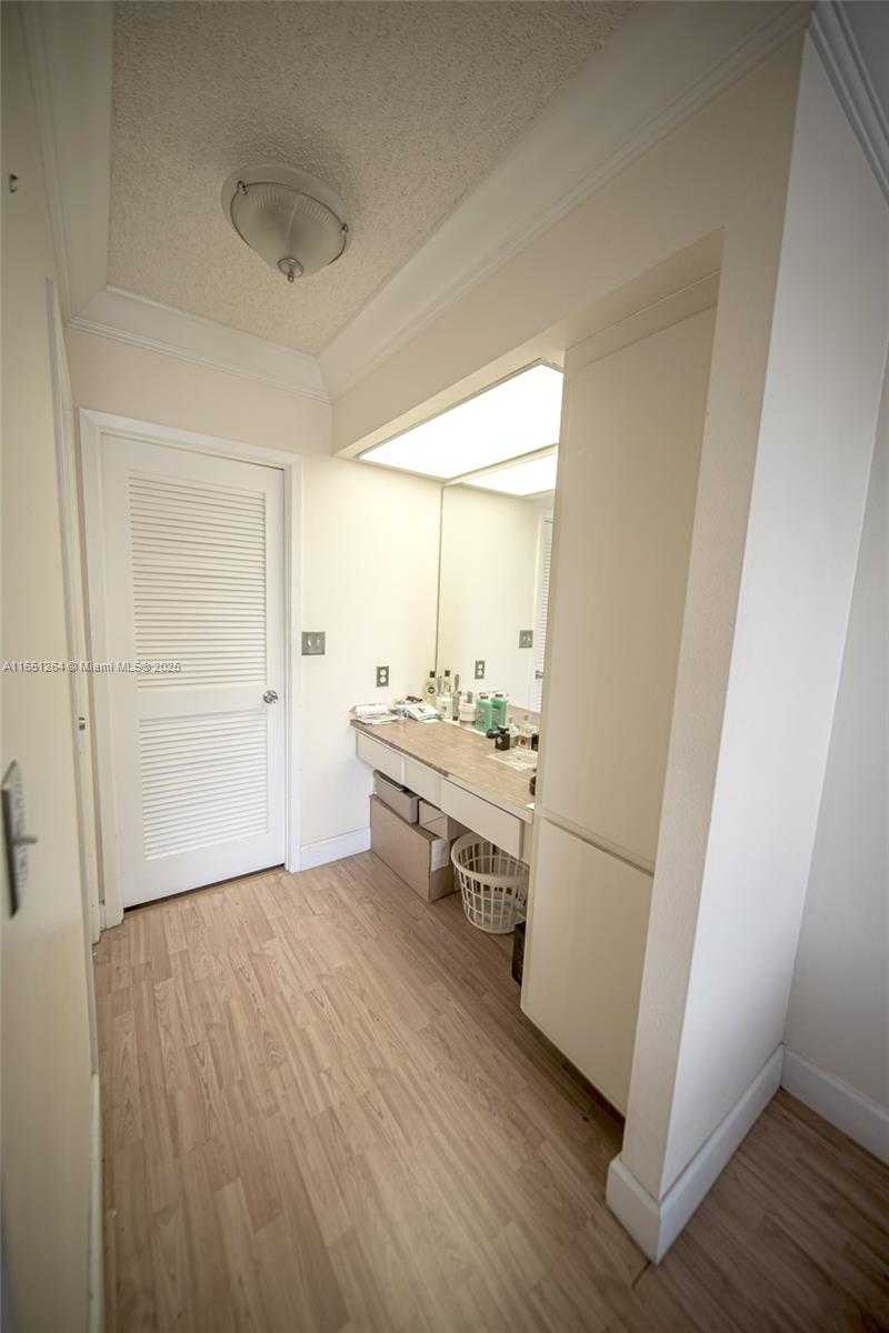 Small Image of 2500 PARKVIEW DR #517, Hallandale Beach Number 26