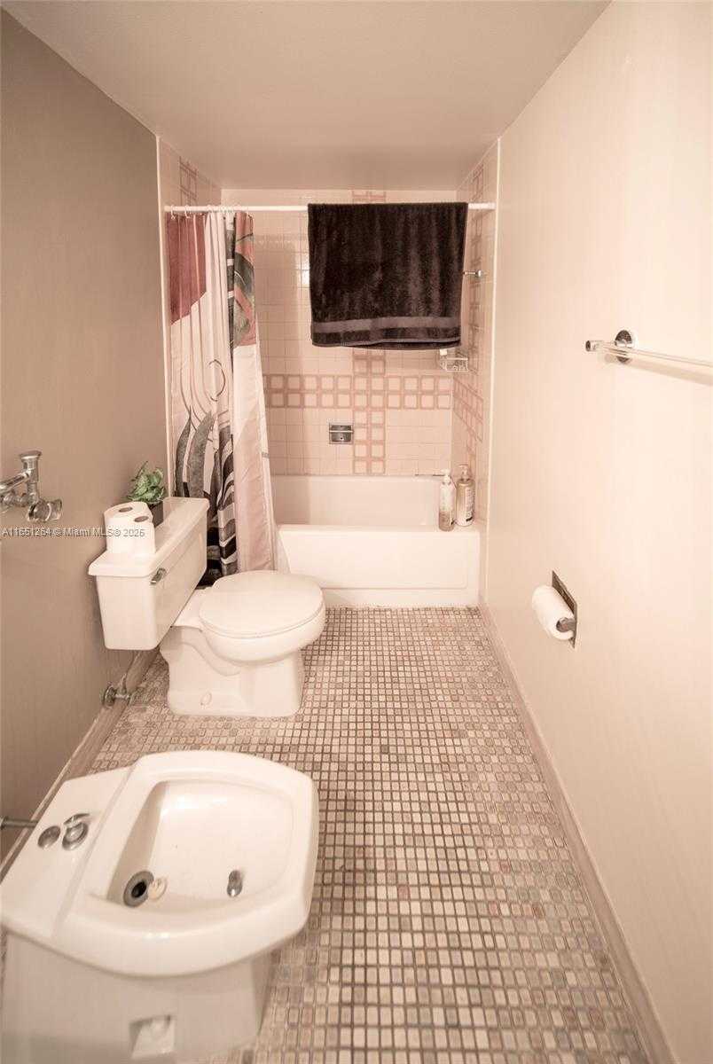 Small Image of 2500 PARKVIEW DR #517, Hallandale Beach Number 27