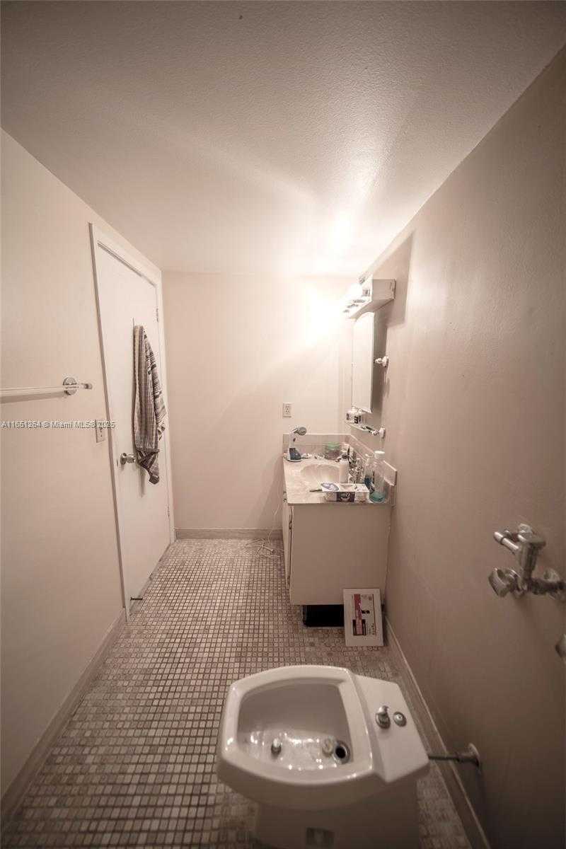 Small Image of 2500 PARKVIEW DR #517, Hallandale Beach Number 28