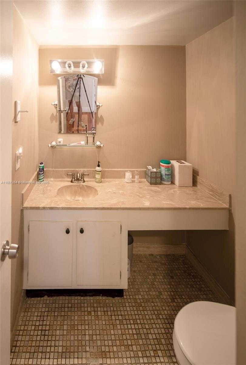 Small Image of 2500 PARKVIEW DR #517, Hallandale Beach Number 29