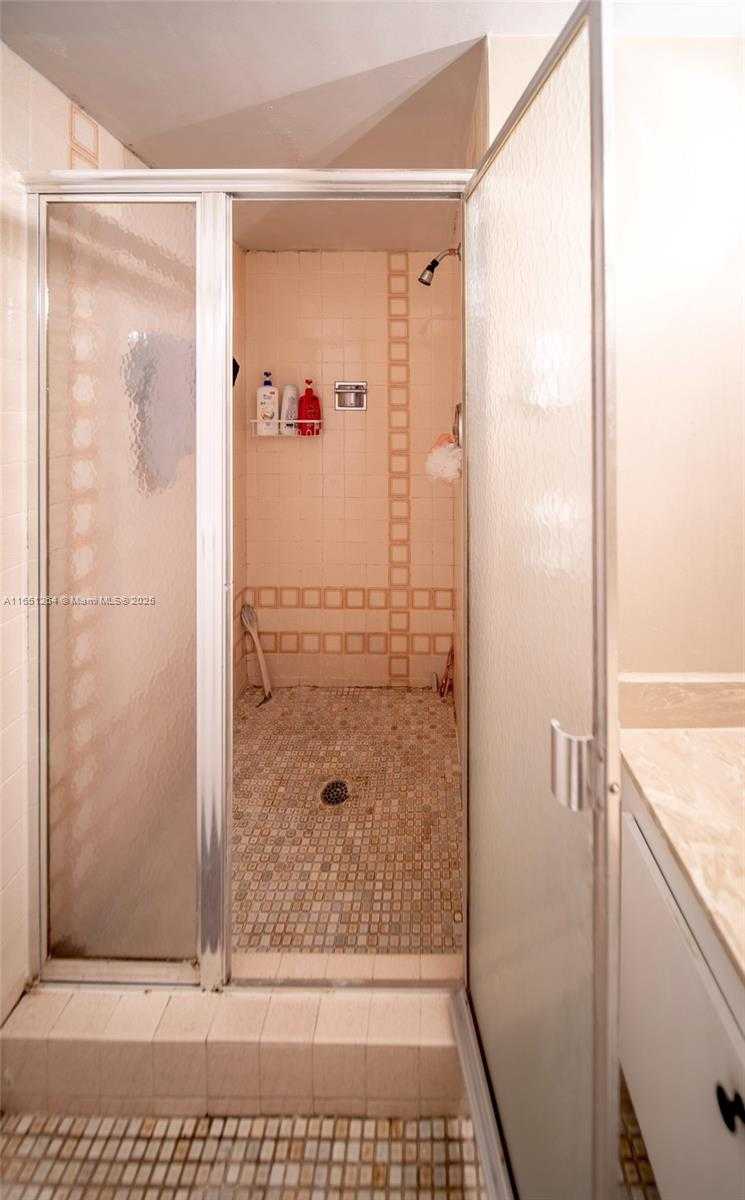 Small Image of 2500 PARKVIEW DR #517, Hallandale Beach Number 30