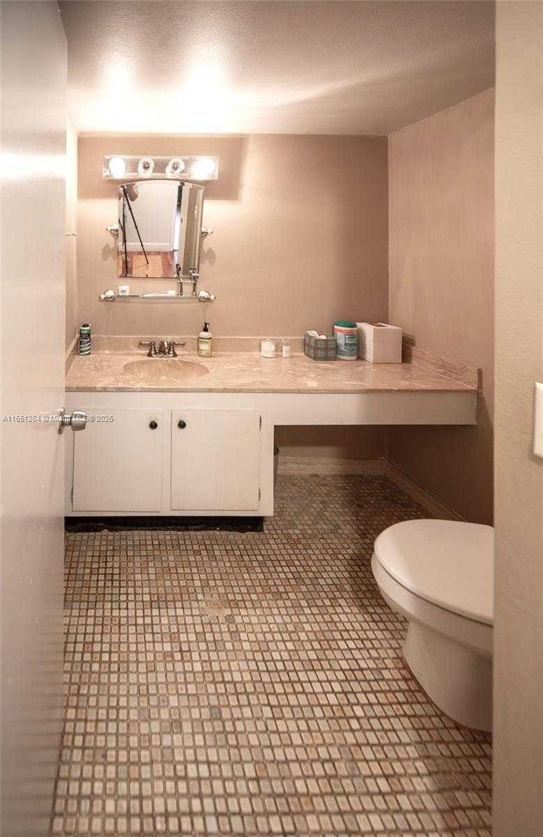 Small Image of 2500 PARKVIEW DR #517, Hallandale Beach Number 31