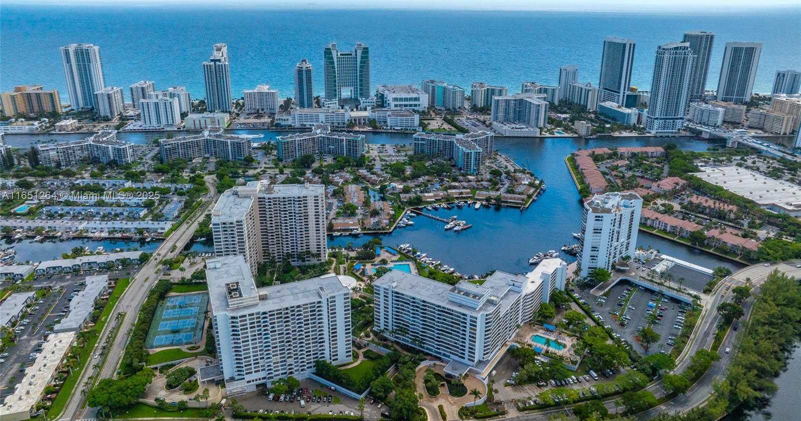 Small Image of 2500 PARKVIEW DR #517, Hallandale Beach Number 4