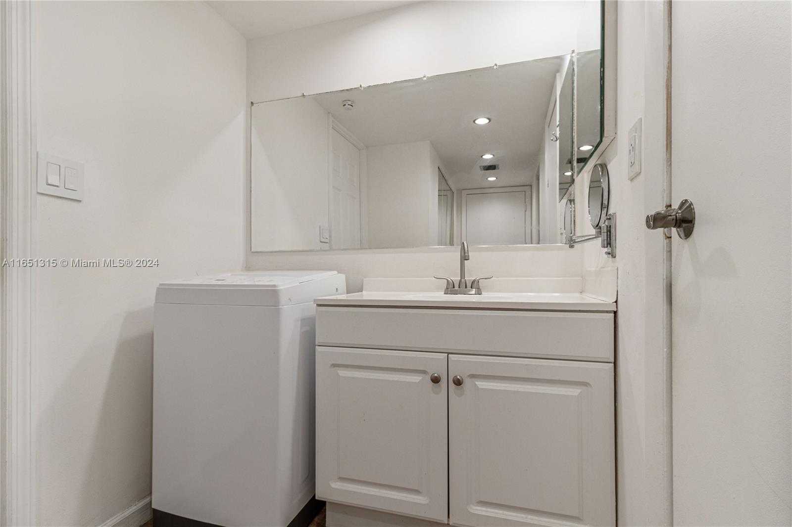Small Image of 3301 NORTH COUNTRY CLUB DR #312, Aventura Number 13