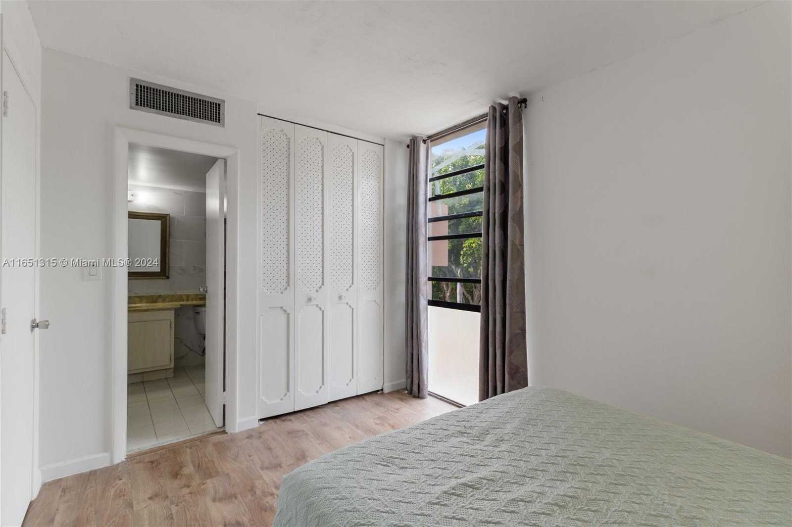 Small Image of 3301 NORTH COUNTRY CLUB DR #312, Aventura Number 16