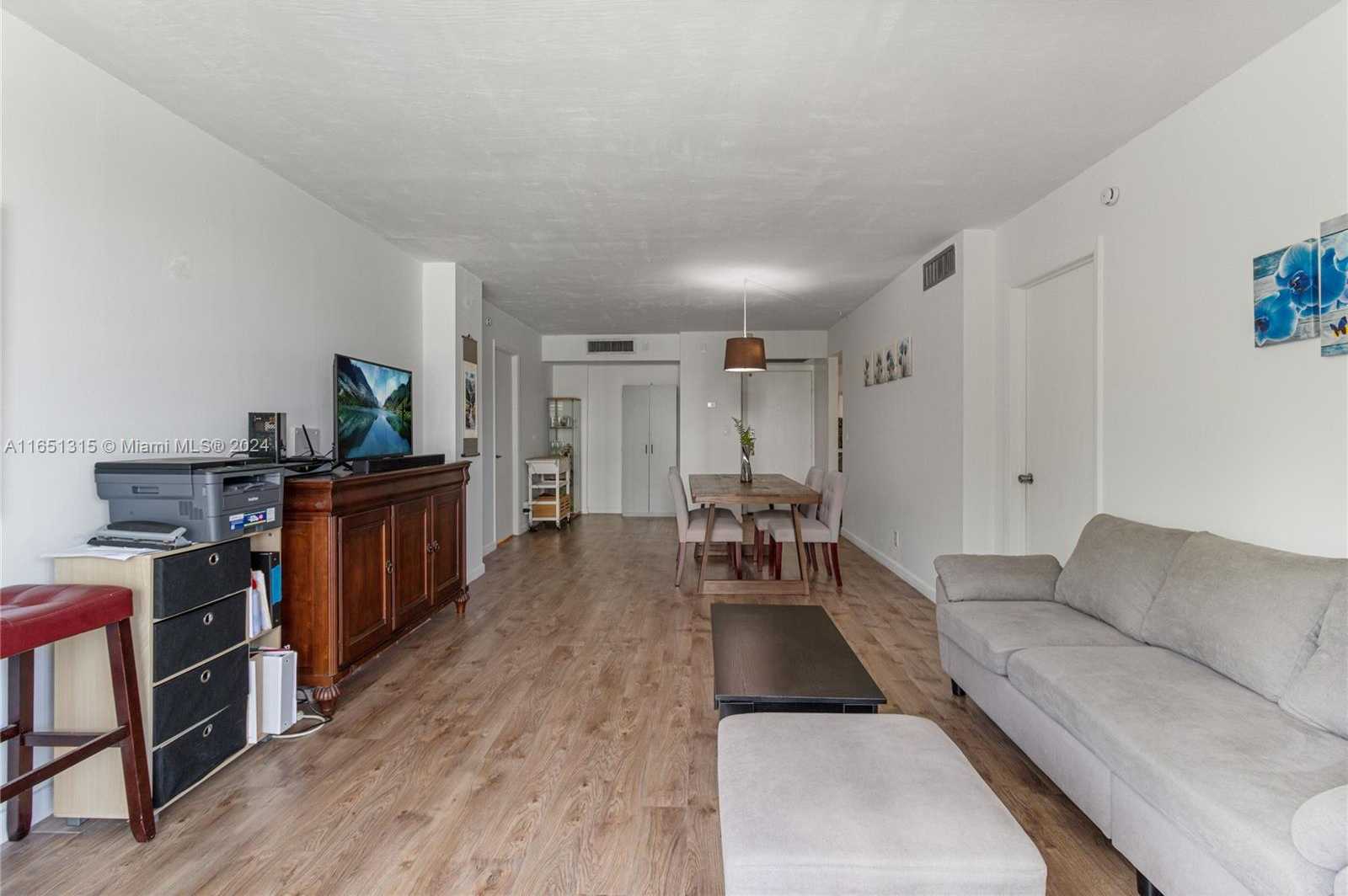 Small Image of 3301 NORTH COUNTRY CLUB DR #312, Aventura Number 4