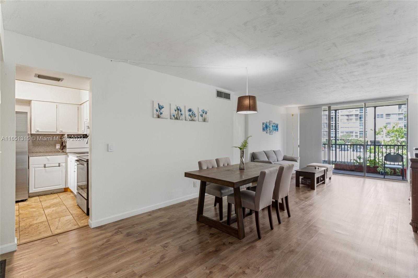 Small Image of 3301 NORTH COUNTRY CLUB DR #312, Aventura Number 5
