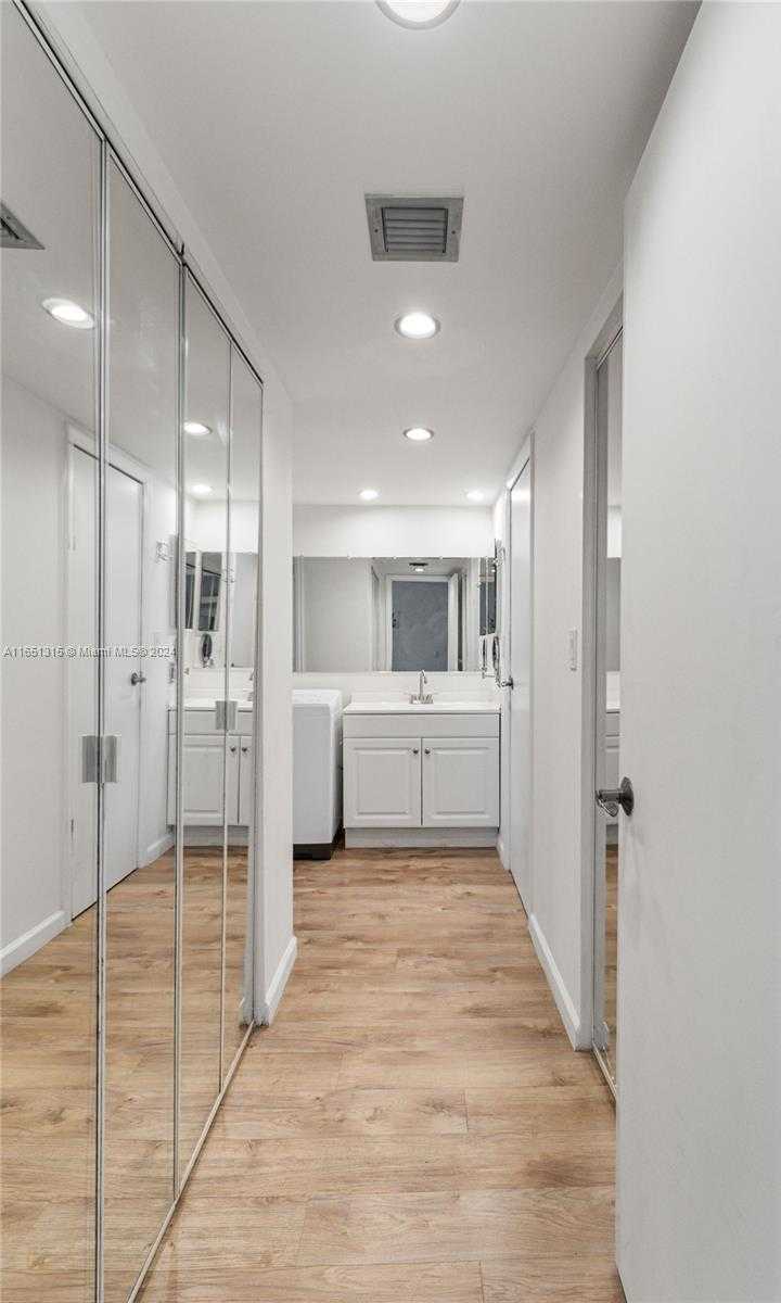 Small Image of 3301 NORTH COUNTRY CLUB DR #312, Aventura Number 9