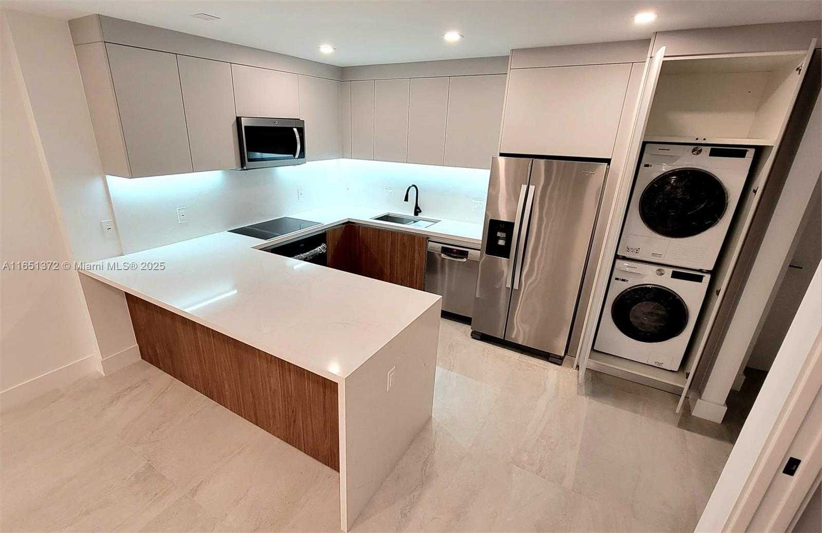Small Image of 19390 COLLINS AVE #1025, Sunny Isles Beach Number 3