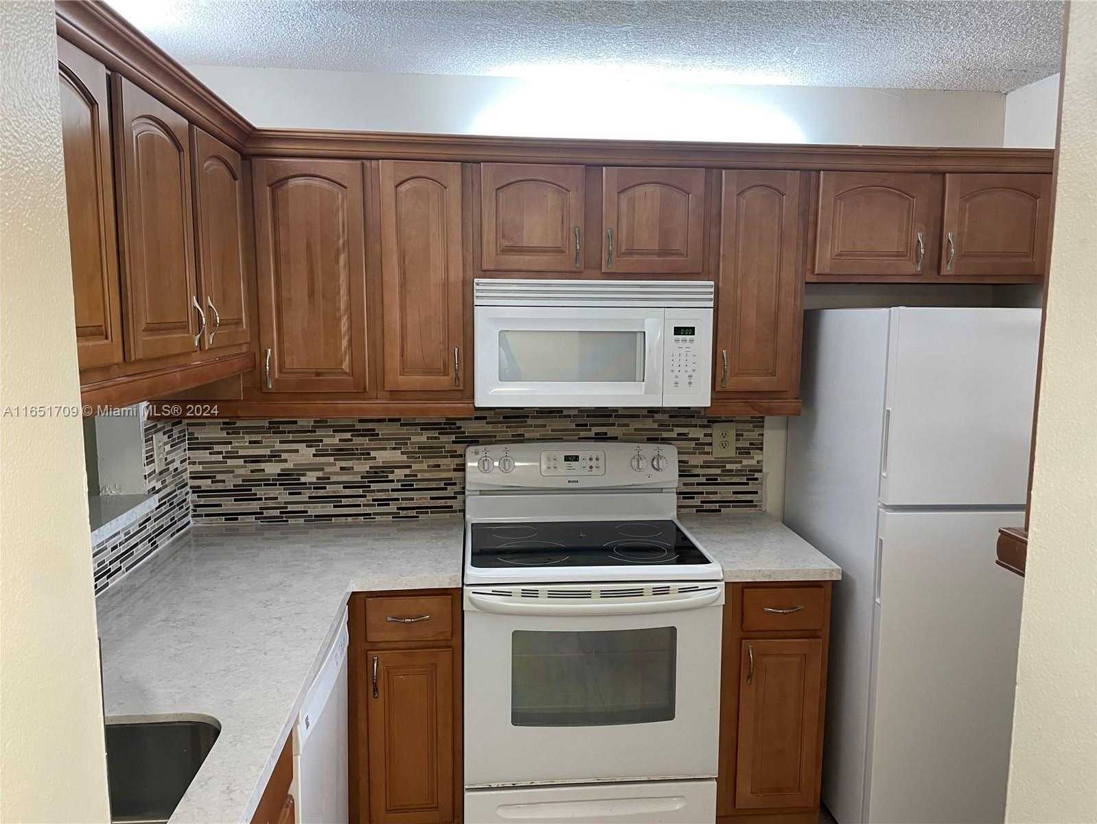 Small Image of 3252 FOXCROFT RD #206, Miramar Number 2