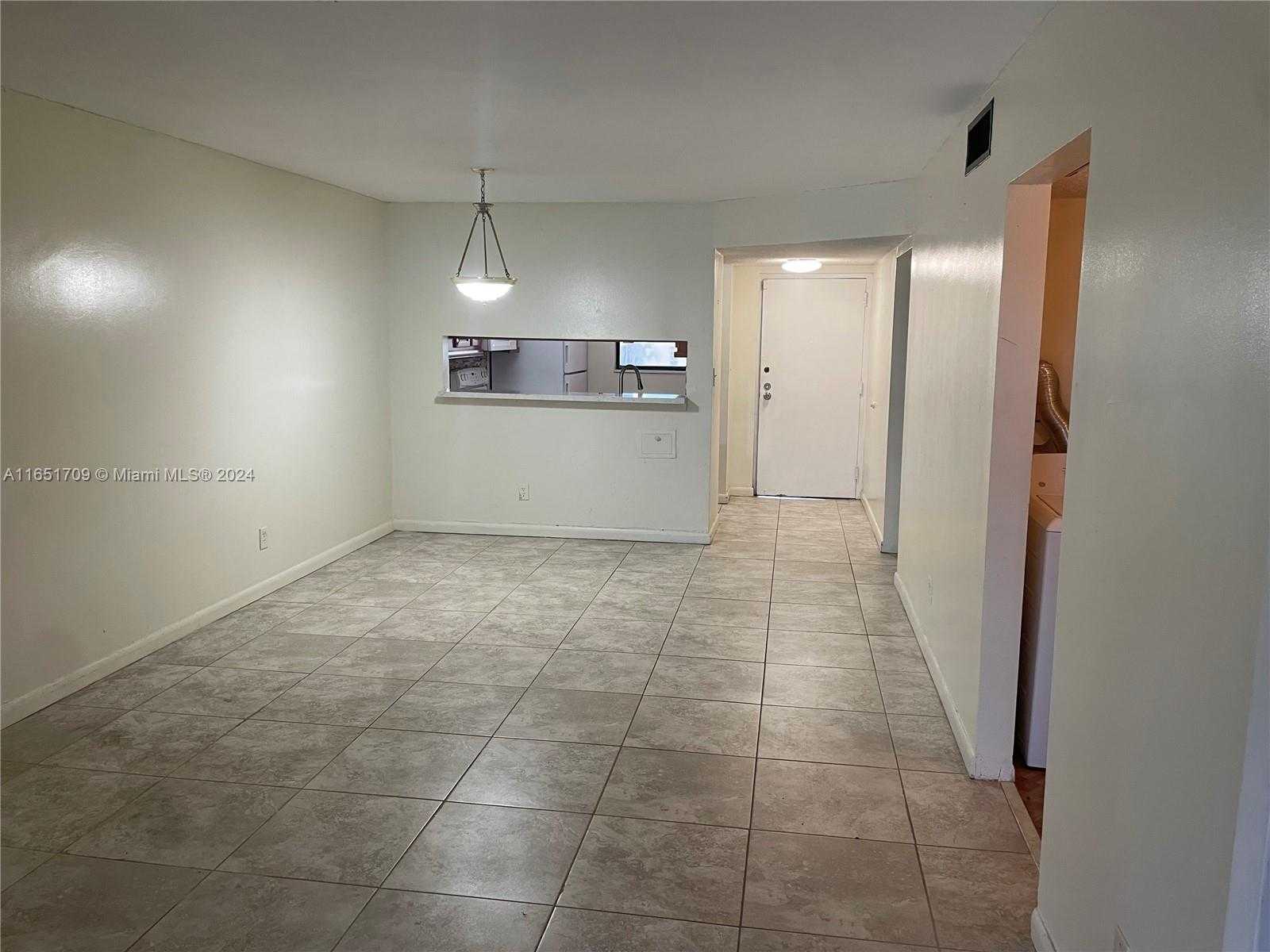 Small Image of 3252 FOXCROFT RD #206, Miramar Number 5
