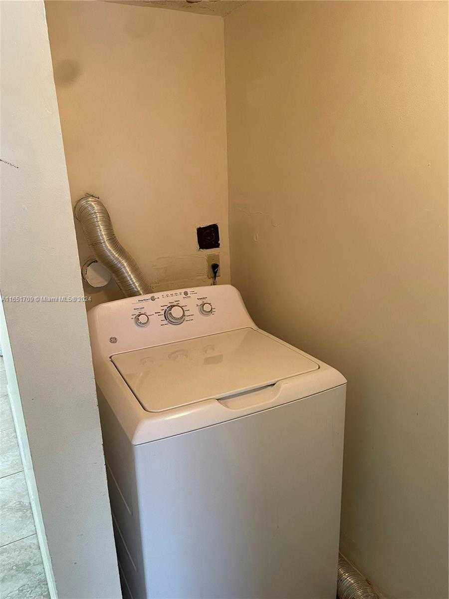 Small Image of 3252 FOXCROFT RD #206, Miramar Number 6