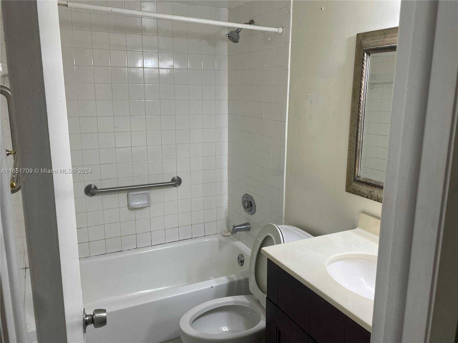 Small Image of 3252 FOXCROFT RD #206, Miramar Number 8