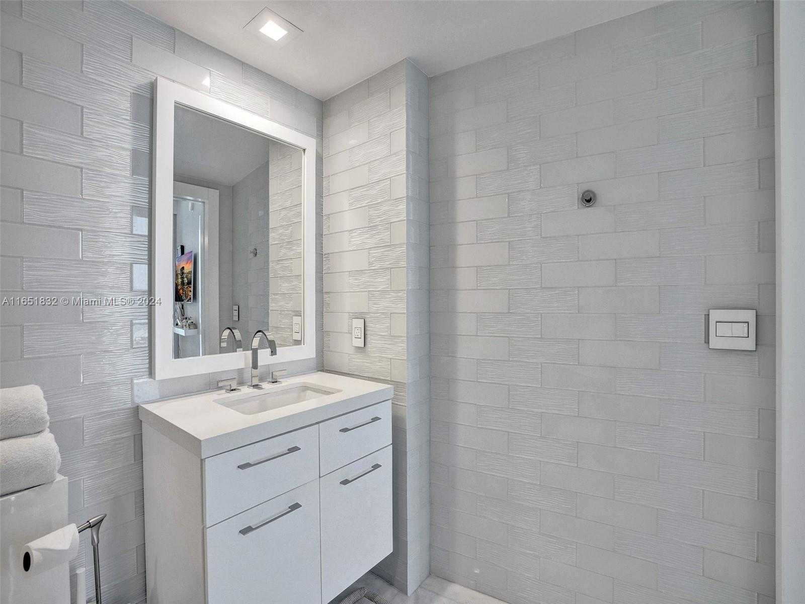 Small Image of 18201 COLLINS AVE #1204, Sunny Isles Beach Number 26