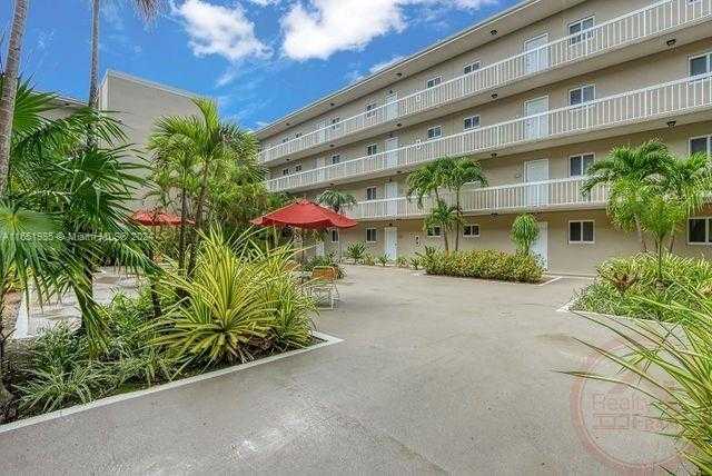 Small Image of 7703 Camino Real, Miami, FL 33143, USA Number 11