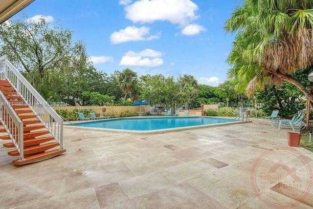 Small Image of 7703 Camino Real, Miami, FL 33143, USA Number 12