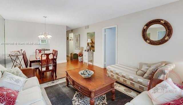 Small Image of 7703 Camino Real, Miami, FL 33143, USA Number 4