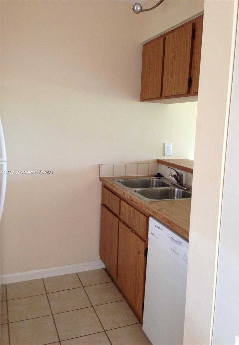 Small Image of 10127 TWIN LAKES DR #24-J, Coral Springs Number 3