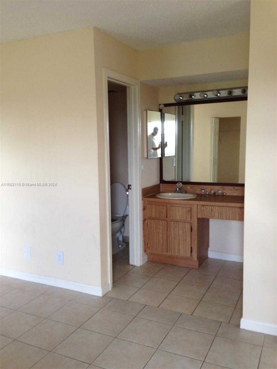 Small Image of 10127 TWIN LAKES DR #24-J, Coral Springs Number 8