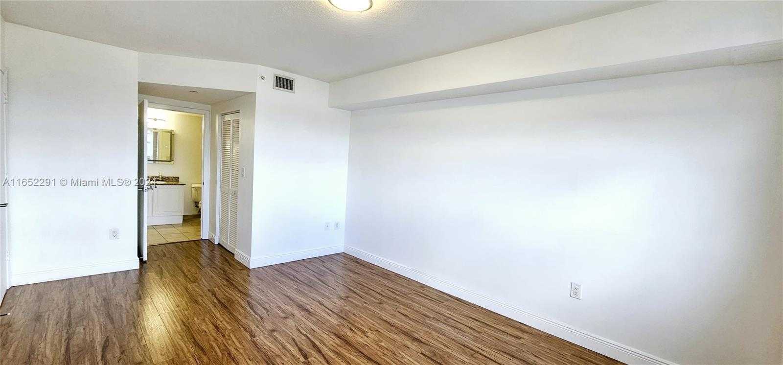 Small Image of 19501 #1509, Aventura Number 8