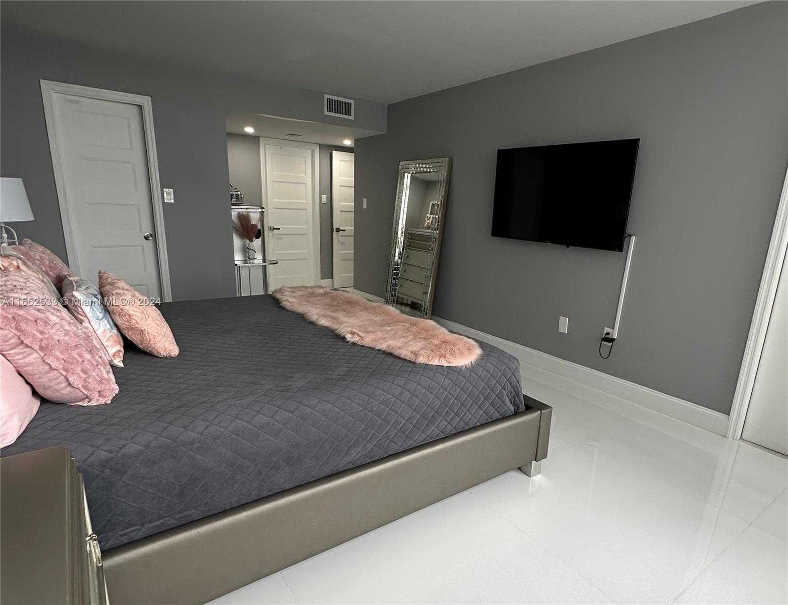 Small Image of 18031 BISCAYNE BLVD #1204, Aventura Number 15