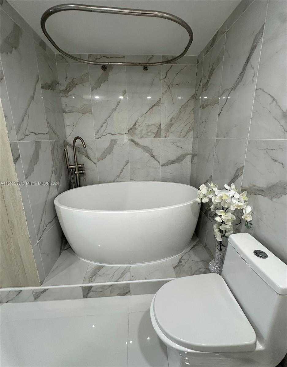 Small Image of 18031 BISCAYNE BLVD #1204, Aventura Number 18